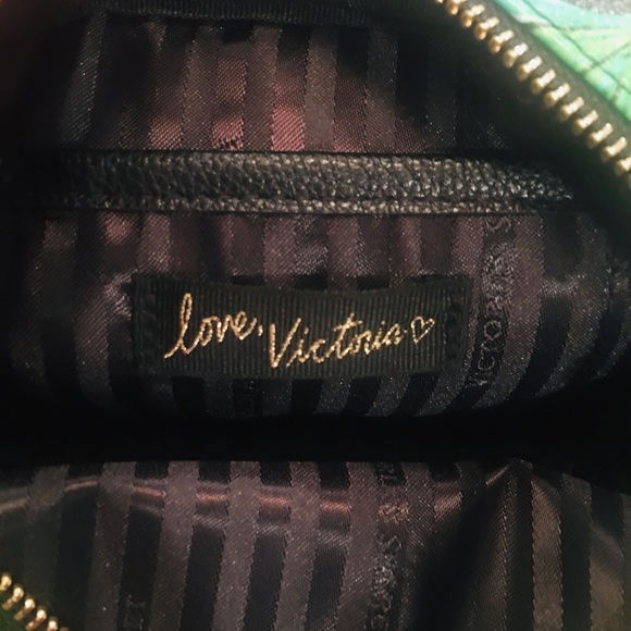 Victoria 💕Secret Fanny Pack - Picture 3 of 8